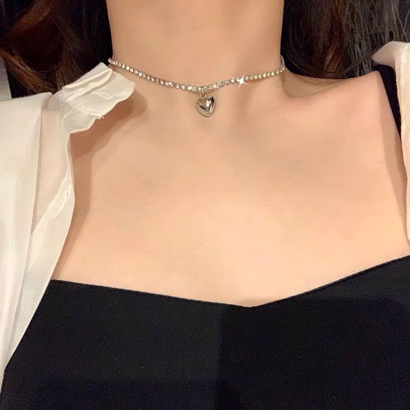Vòng cổ choker chuỗi xương đòn thiết kế tinh tế với mặt trái tim phong cách Hàn Quốc