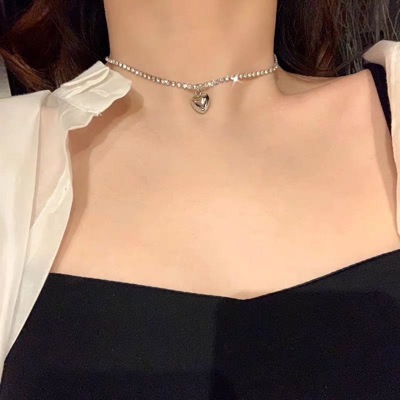 Vòng cổ choker mặt họa tiết trái tim xinh xắn cho nữ | BigBuy360 - bigbuy360.vn