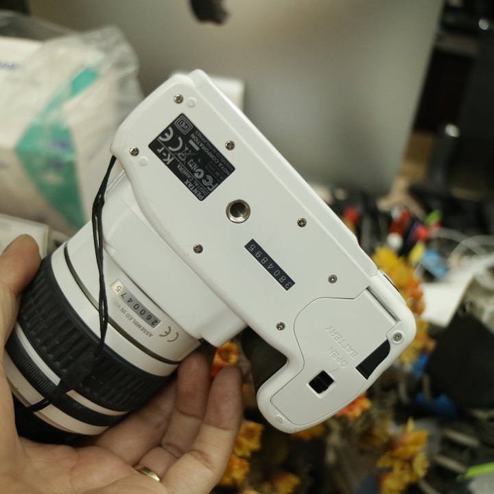 Bộ máy ảnh Pentax Kr kèm hai ống kính 18-55 và 70-300
