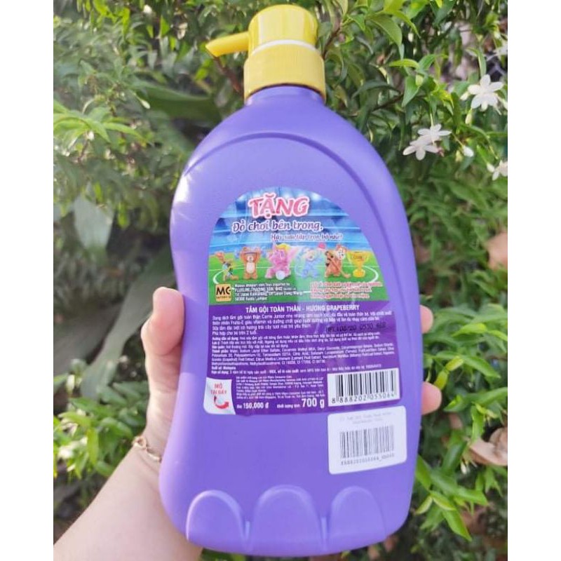 (THÁO NHÃN Ở MẶT SAU CHAI ĐỂ NHẬN ĐỒ CHƠI)Sữa tắm gội toàn thân cho bé Carrie Junior 700g hương Grapeberry chính hãng