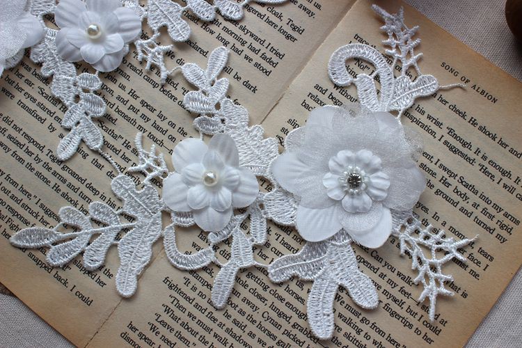 Miếng ren hoa 3d xinh xắn dùng để trang trí áo cưới