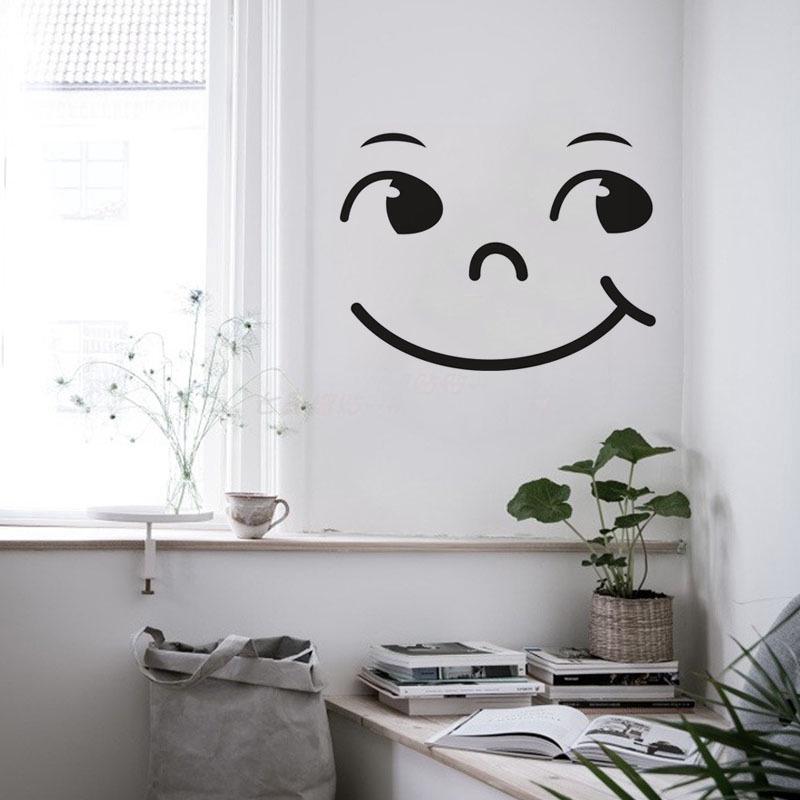 Decal dán tường hình mặt cười