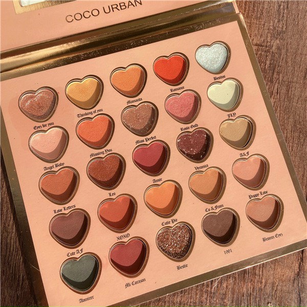 Bảng phấn mắt cô gái CoCo trái tim