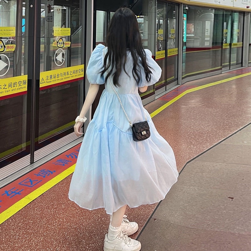 Đầm dáng dài tay phồng màu xanh nhạt