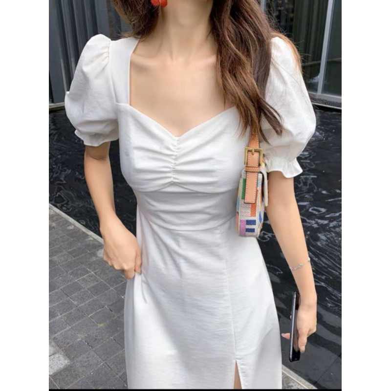 đầm midi trắng nhíu ngực xẻ tà kèm dây cột tóc