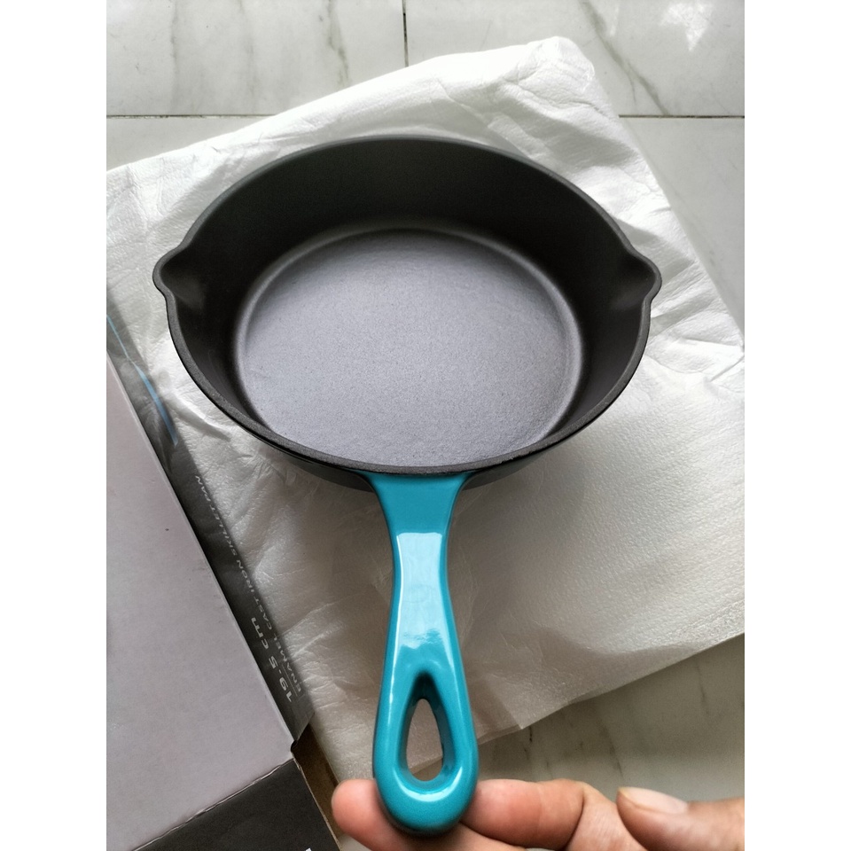 Chảo gang Oceno 16cm màu xanh có vòi rót dùng được bếp từ 2 màu cao cấp