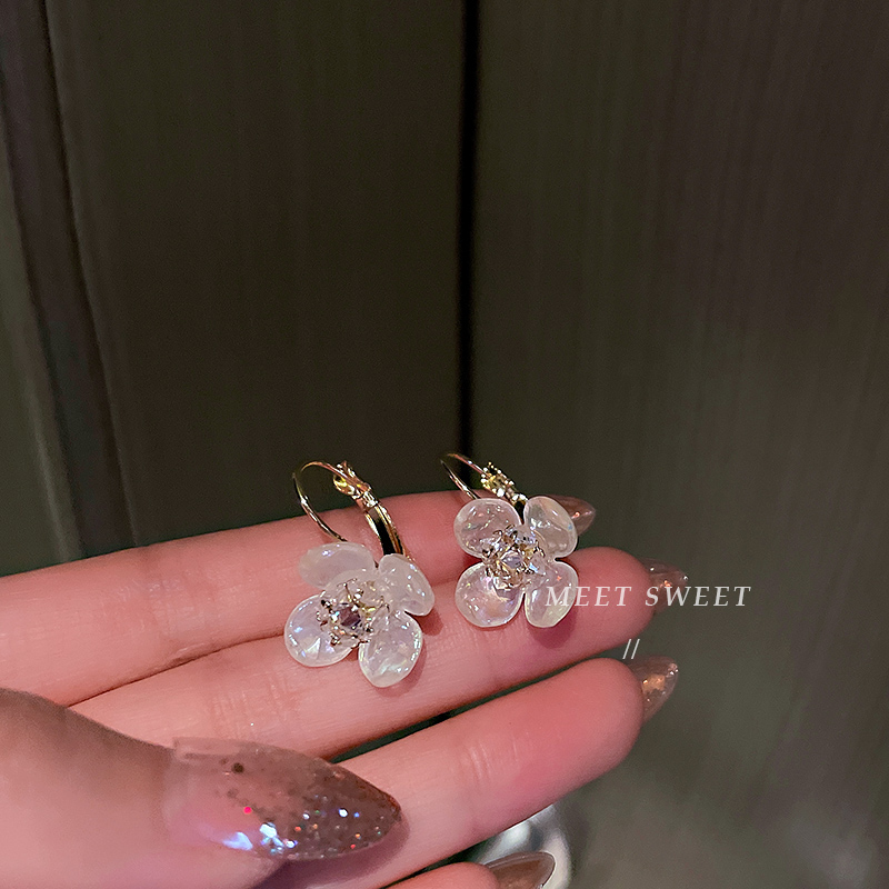 Bông Tai Hình Hoa Đính Ngọc Trai Và Kim Cương Giả Phong Cách Hàn Quốc Ngọ