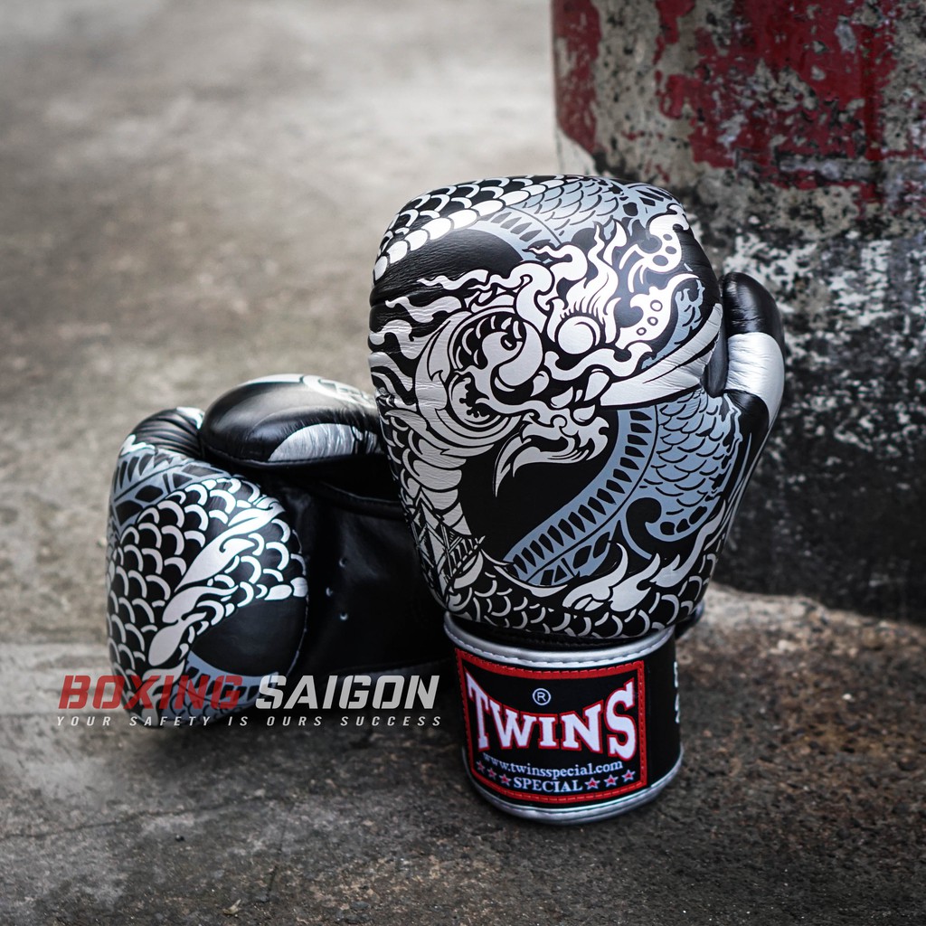 Găng tay Boxing Muay Thai Twins FBGVL3-52SV Dragon - Black/Silver