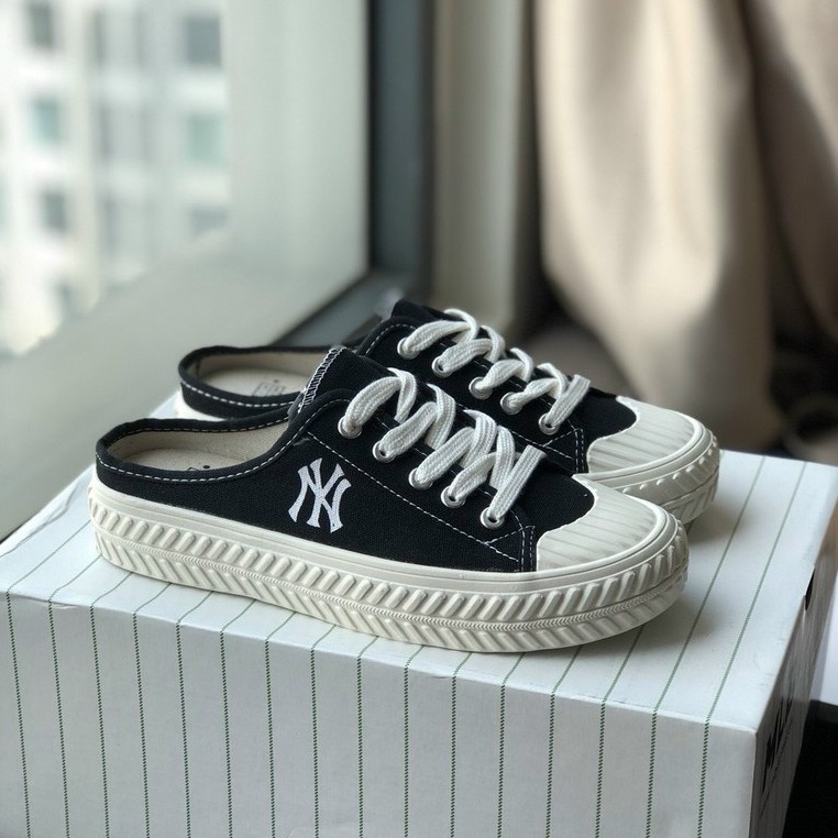 Giày thể thao và sneaker nữ sục đạp gót 2 màu trắng và đen