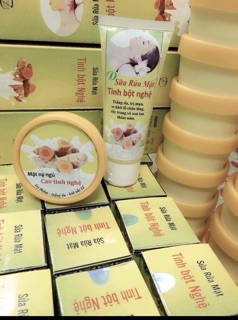Sữa rửa mặt tinh bột nghệ