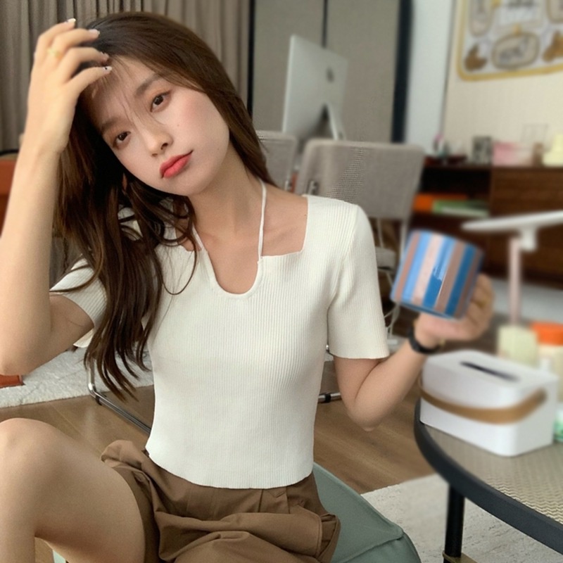 Áo thun nữ ngắn tay kiểu cổ yếm họa tiết kẻ sọc thời trang