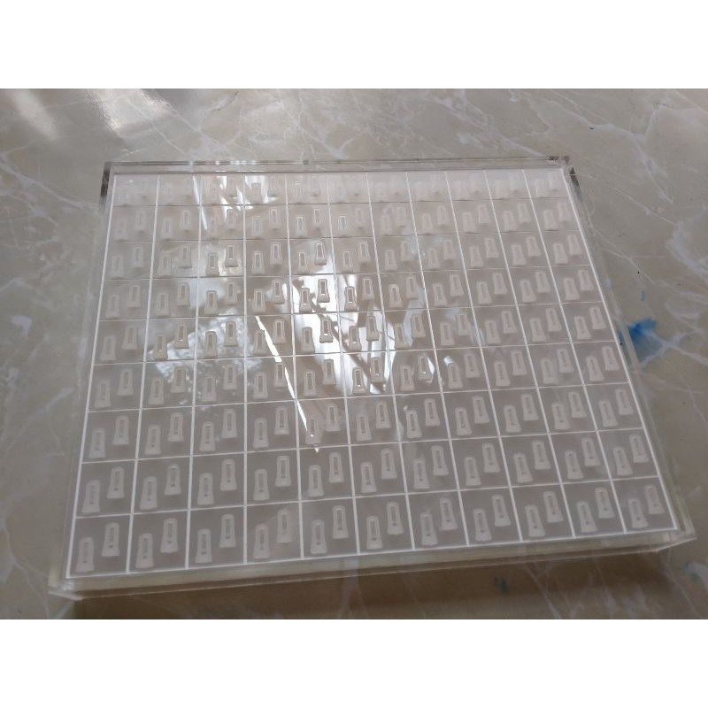 Mâm nhẫn 2 móc bằng mica