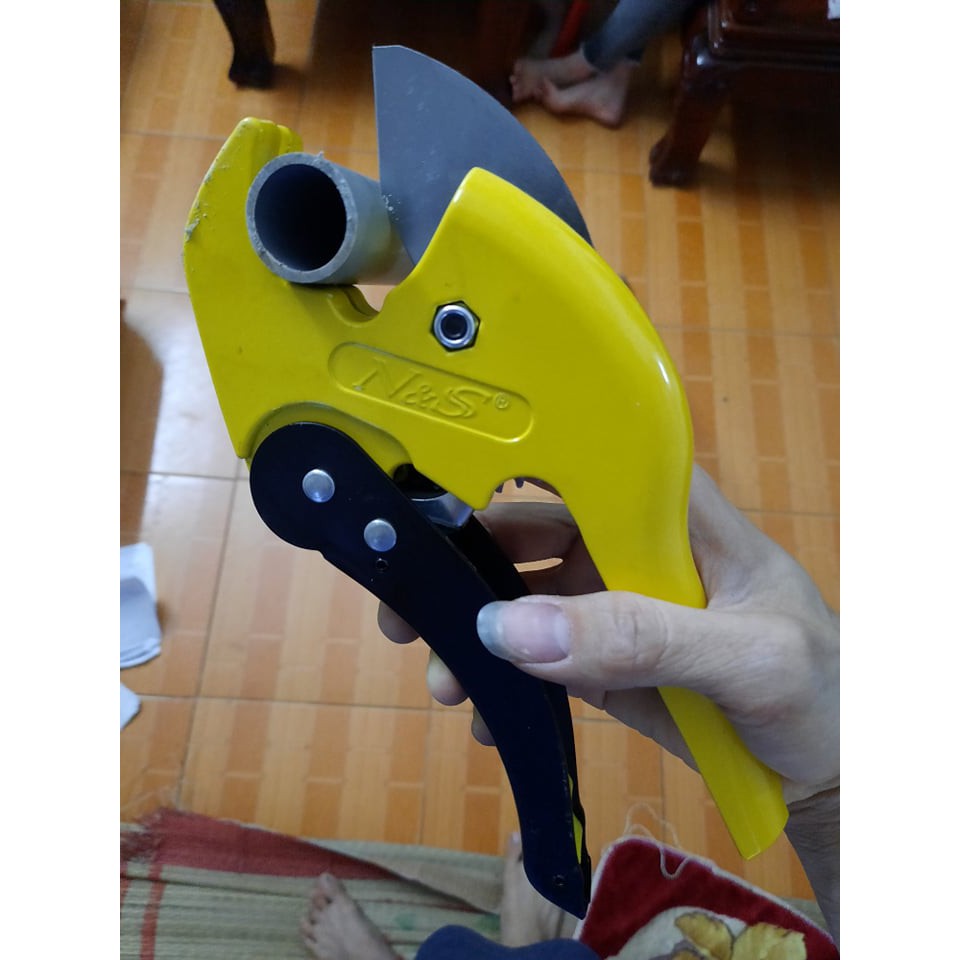 kéo cắt ống dành cho thợ điện nước