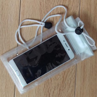 Túi đựng điện thoại chống nước đi biển (loại trong không hình)