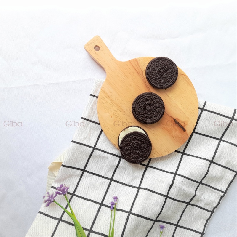 Khay gỗ tròn nhỏ có tay cầm đựng pizza GIBA, thớt gỗ decor chụp ảnh sản phẩm món ăn.