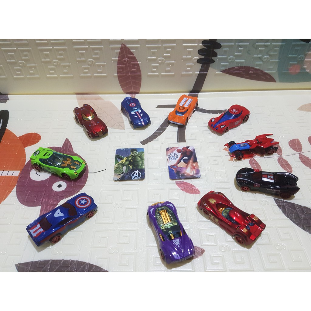 Đồ chơi 10 ô tô mini bằng sắt nguyên chiếc màu sắc siêu nhân giúp bé trai chơi vui vẻ hơn