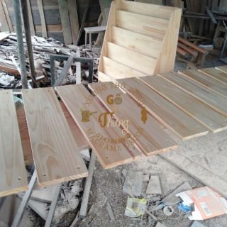 Tấm gỗ thông làm kệ