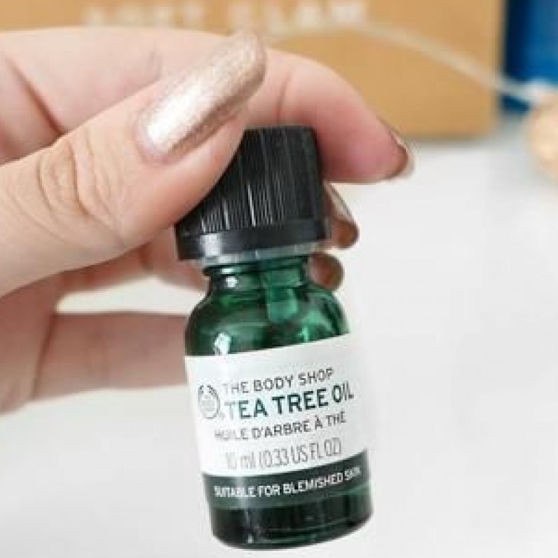 Tinh dầu tràm trà hỗ trợ mụn và thâm mụn Tea Tree Oil The Body Shop