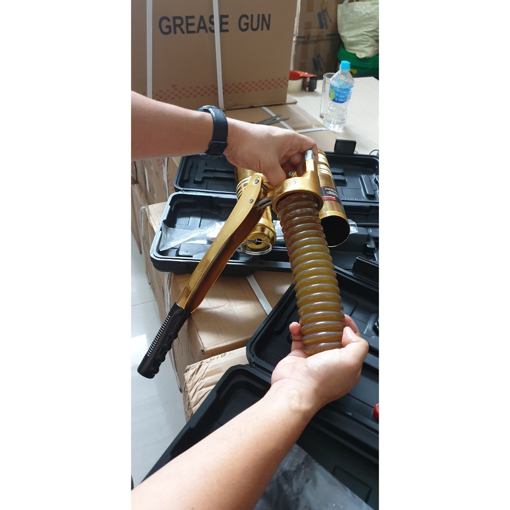 BƠM MỠ CẦM TAY 2 TI VÀNG L-900 tặng kèm chai mỡ con sâu