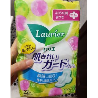 BĂNG VỆ SINH LAURIER NỘI ĐỊA NHẬT 22 MIẾNG/ 10 MIẾNG