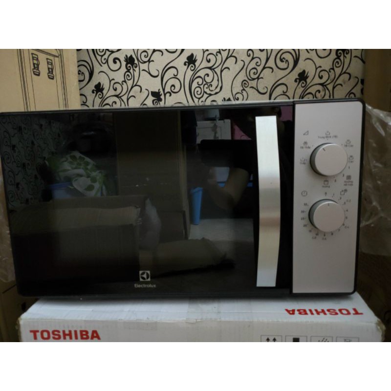 Lò vi sóng electrolux 23L