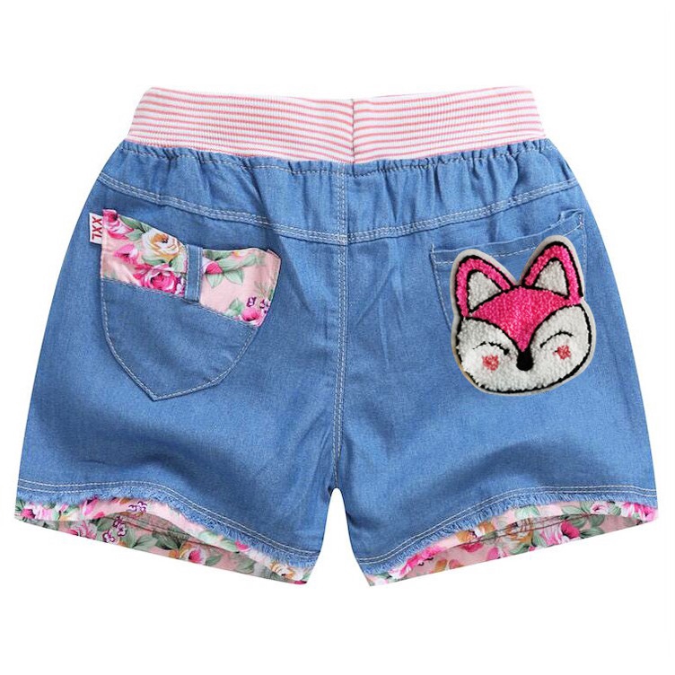 Quần short jean in hoạ tiết chuột mickey và vịt donald đáng yêu cho bé gái