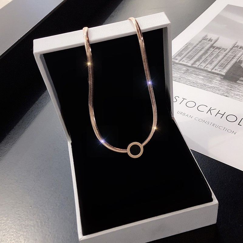 Vòng cổ Mặt Đá Mã Não Đen | Vòng cổ Thép Titan Mạ Vàng 18K Đính Đá Pha Lê