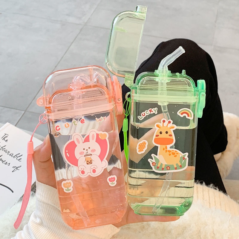 Bình Nước Nhựa Hình Vuông Sức Chứa Lớn Có Ống Hút Họa Tiết Dễ Thương Cho Nữ