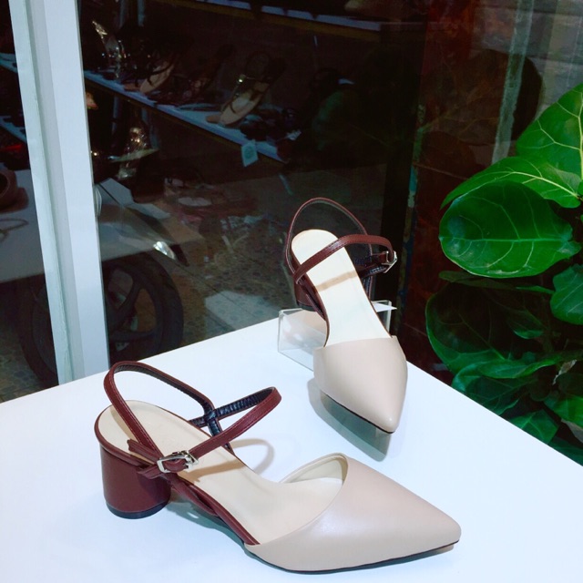 Giày bít mũi quai phối màu