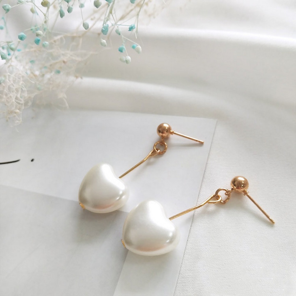 Khuyên tai nữ trang tạo hình trái tim tình yêu