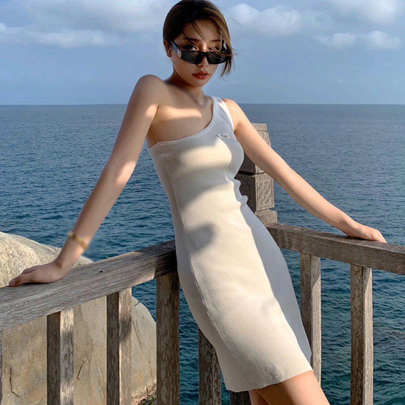 Đầm Sát Nách Thiết Kế Độc Đáo Cho Phái Nữ