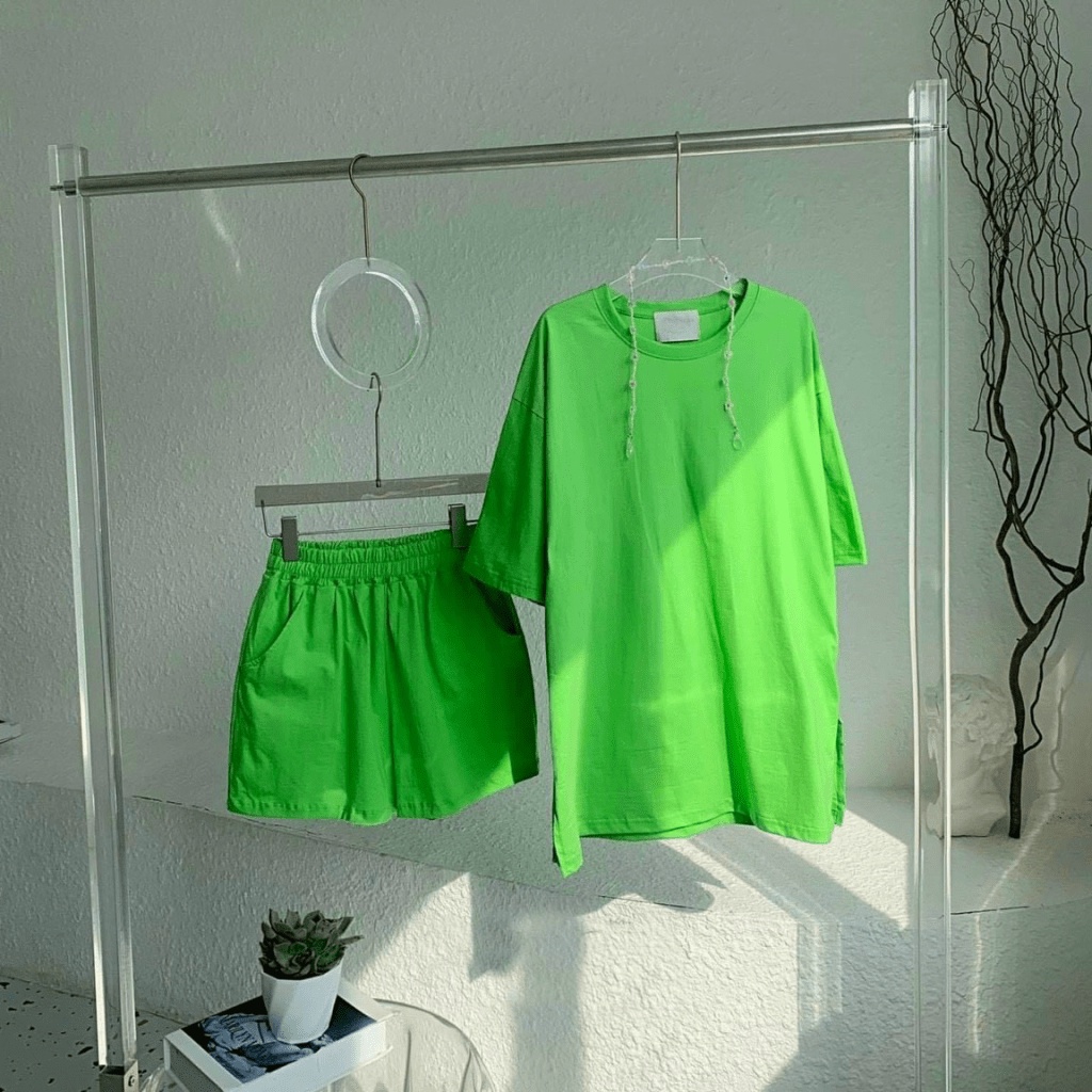 MẪU THỜI TRANG THỊNH HÀNH | SÉT BỘ ÁO THUN OVERSIZE PHỐI QUẦN SHORT CÙNG MÀU CHẤT COTTON CỰC CHẤT UP Thời Trang hhp 2022