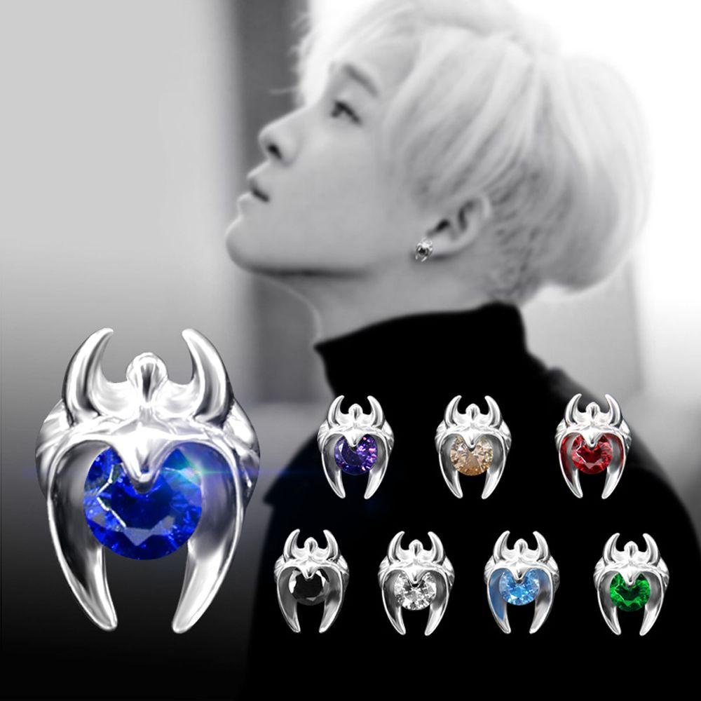 Khuyên Tai Dáng Dài Hình Dơi Phong Cách Punk Cá Tính Cho Nam Nữ