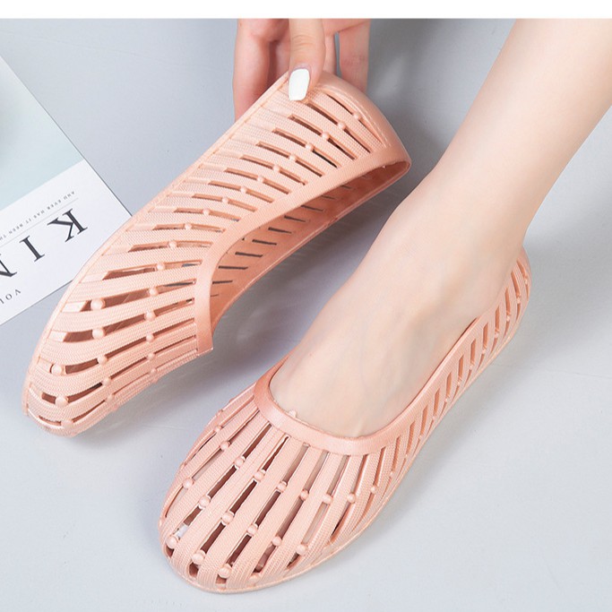 Giày nhựa đi mưa nữ đi biển chống trơn trượt, đế bằng thời trang Vuajay V250