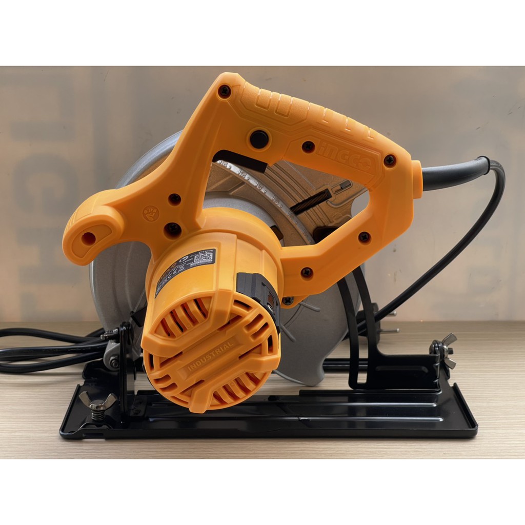 MÁY CƯA ĐĨA INGCO 1400W - 185M CS18538
