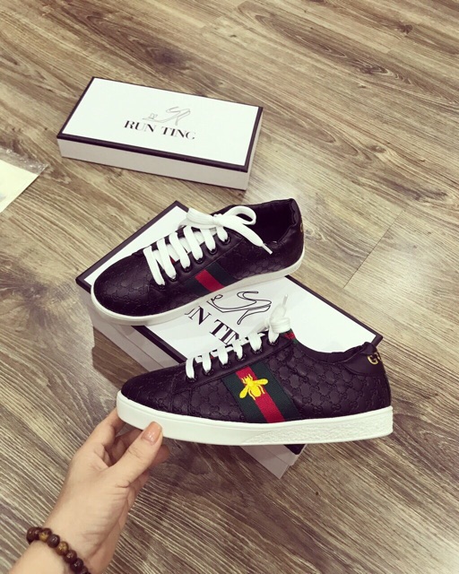 Giày thể thao vân hoạ tiết thêu ong | BigBuy360 - bigbuy360.vn