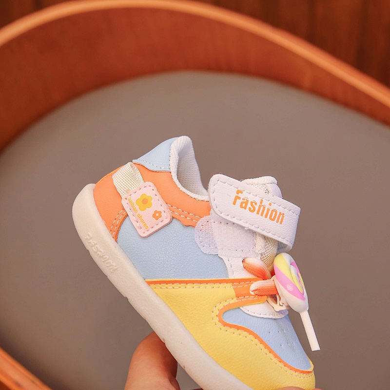 Giày Thể Thao Quai Dán Đế Mềm Thoải Mái Hình Kẹo Mút Đính Hoa Đáng Yêu Dành Cho Trẻ Em 0-3 Tuổi