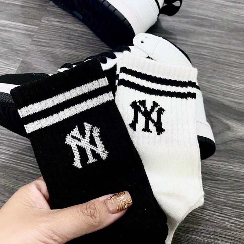Tất NY hai màu đen trắng cho bé trai và bé gái