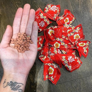 Gói xí muội cây mai