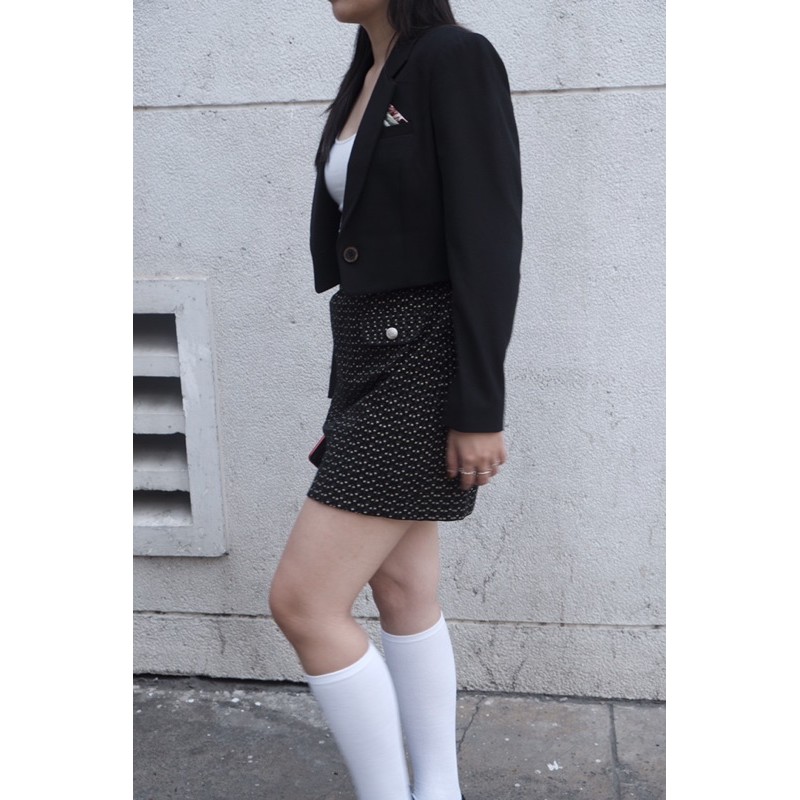 Áo vest blazer màu đen có độn vai, dáng ngắn - Levi Crop Black Blazer - OLALASTUDIO | BigBuy360 - bigbuy360.vn