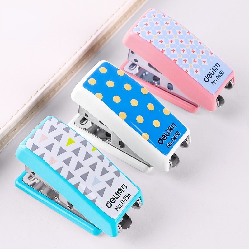 Dập ghim Mini dễ thương Deli in hoa văn dễ thương kèm ghim Deli nhiều màu sắc