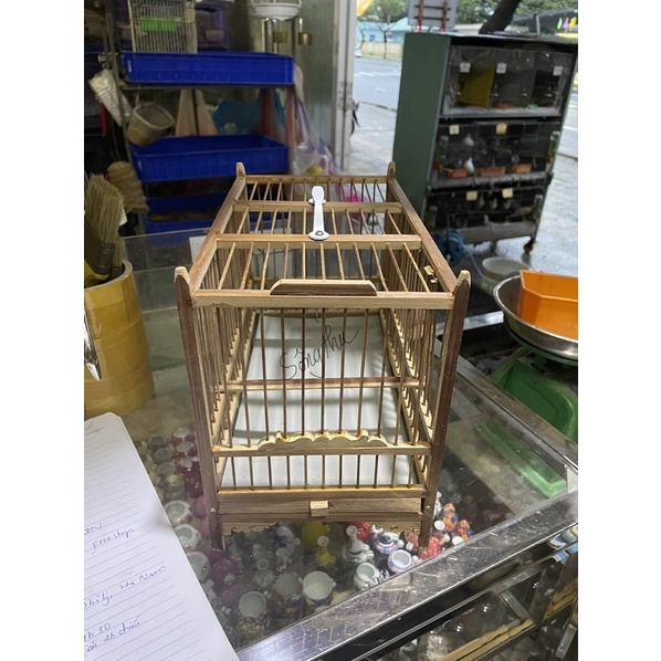 Lồng khuyên, hút mật để bàn