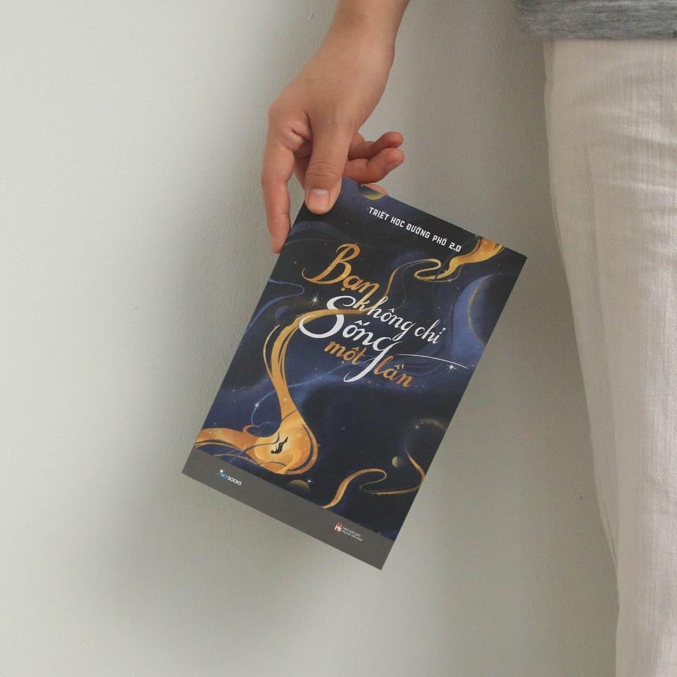 Sách - Bạn Không Chỉ Sống Một Lần - AZVietNam