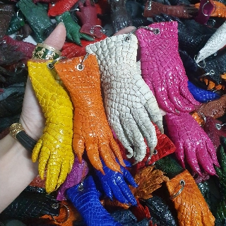 Móc Khóa Bàn Chân Cá Sấu