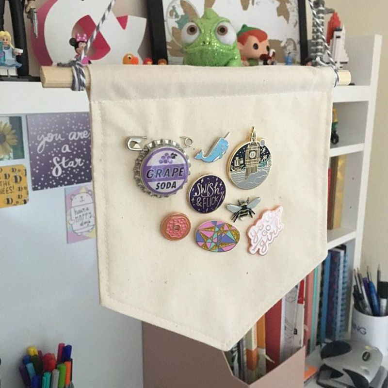 Lá cờ vải canvas dùng trưng bày ghim cài trang trí tường