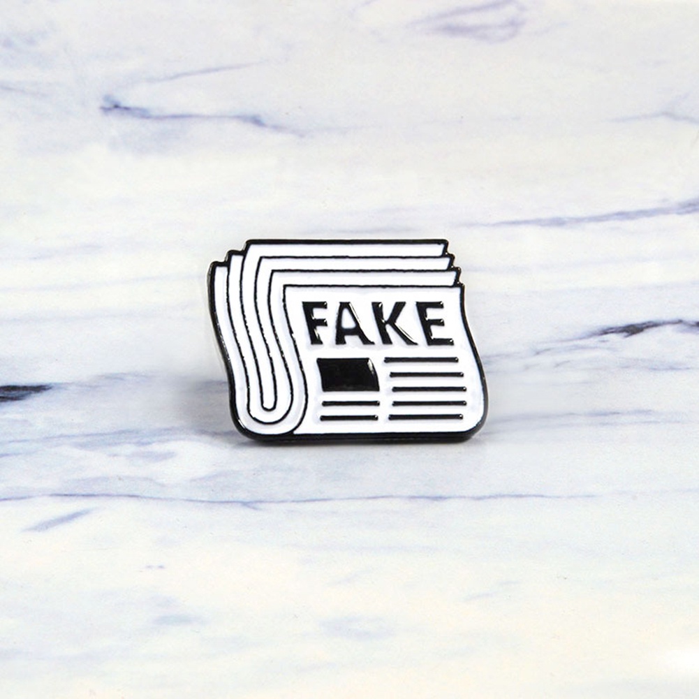 Ghim cài áo kim loại họa tiết tờ báo Fake độc đáo và tiện lợi