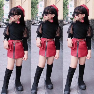 áo đen chân váy đỏ siêu ngầu