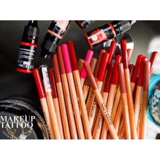 CHÌ MAKEUP MÀU TRẮNG VÀ ĐỎ VẼ MÔI