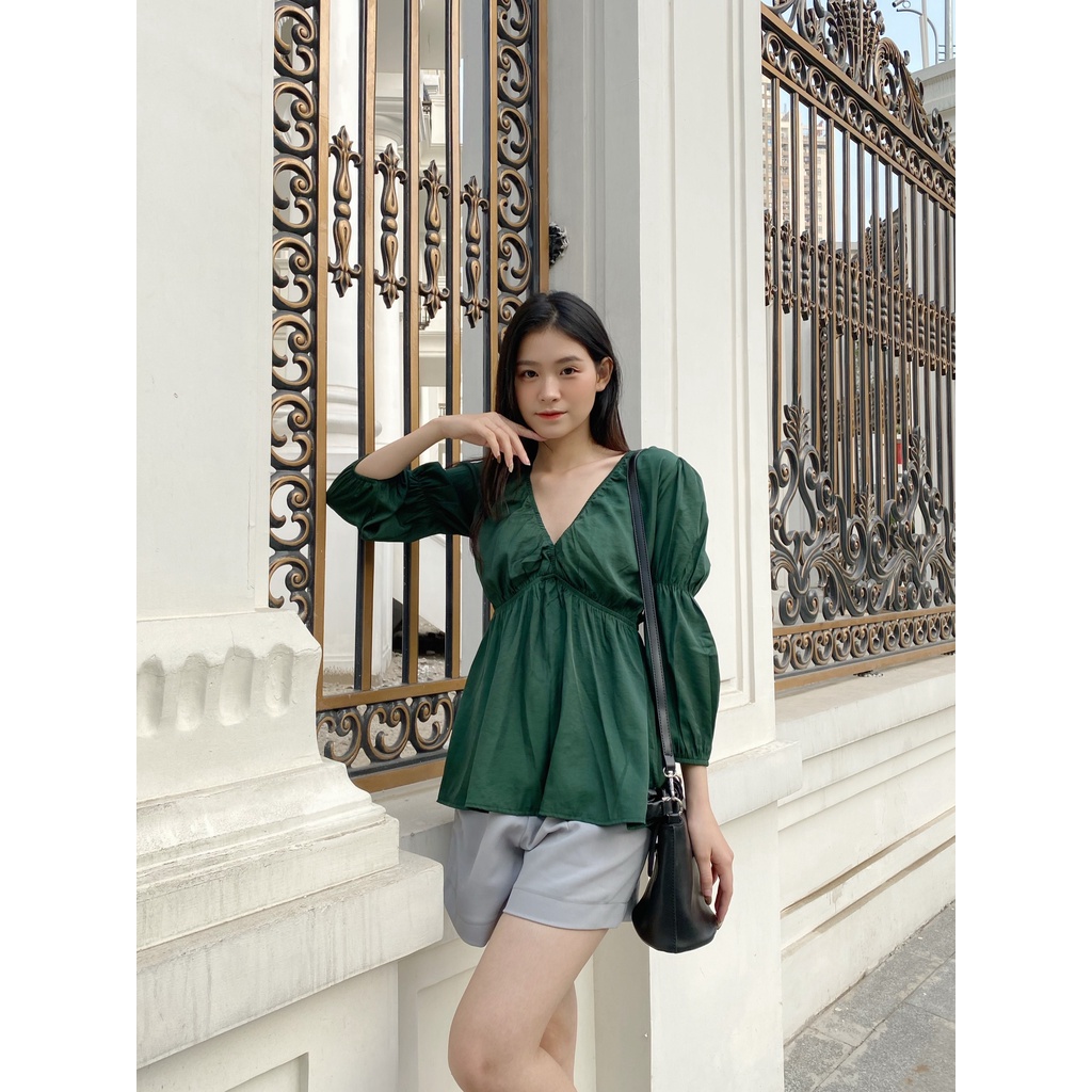 YU CHERRY | Áo lụa nữ cổ V cách điệu tay dài, Cross Neck Ruff Top YA406