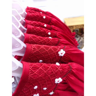 Đầm smock đỏ thêu hoa mai trắng